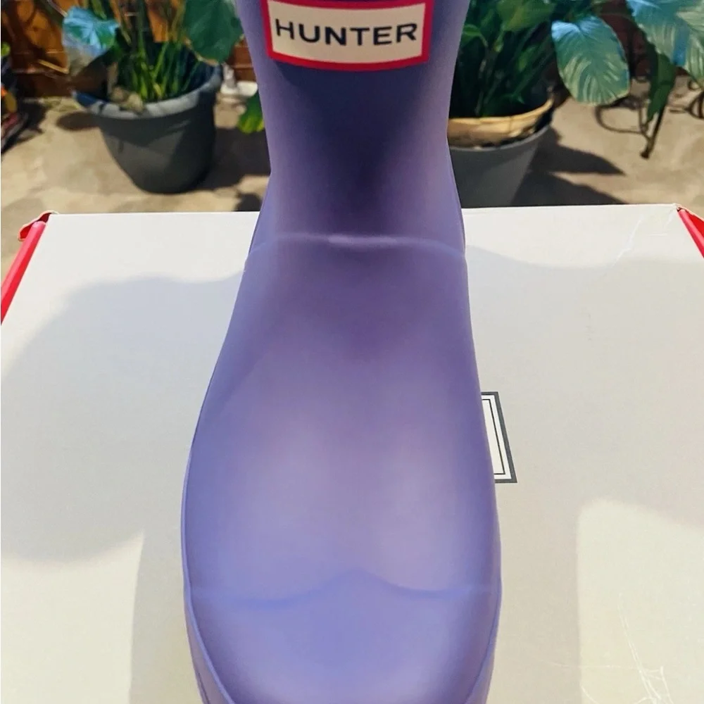 SOLD….NEW Women's Size 7 or 9 HUNTER Original PLAY SHORT BOOT IRIDESCENT RAIN 7W - Picture 2 of 7